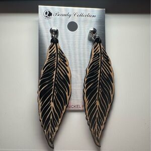 3For$20 Beauty Colletction Brown/Black Carved Feather Wood Earrings